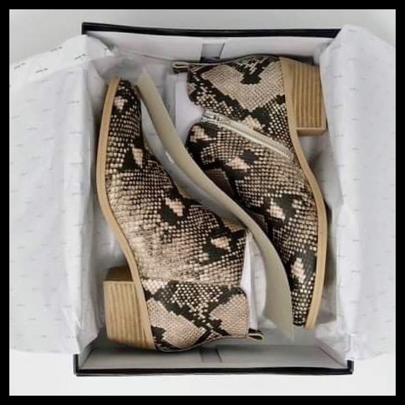 DOLCE VITA Bootie Snake Print - Picture 6 of 11